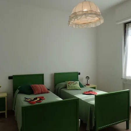 Casetta Tra Gli Ulivi Vicina Al Mare