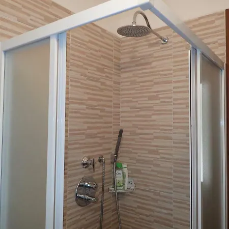 Casetta Tra Gli Ulivi Vicina Al Mare